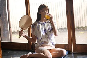 Mùa hè buồn chán ở quê địt cô vợ cạnh nhà thiếu thốn vì lấy anh xã già