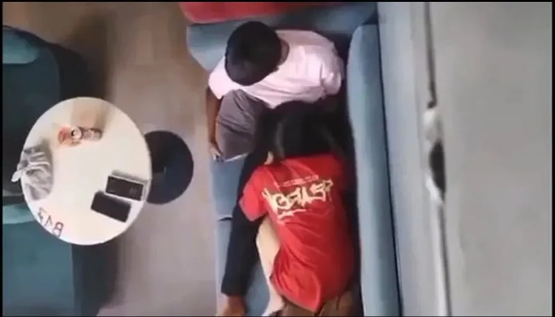 Quay lén tình nhân bú liếm cho eny nơi công cộng